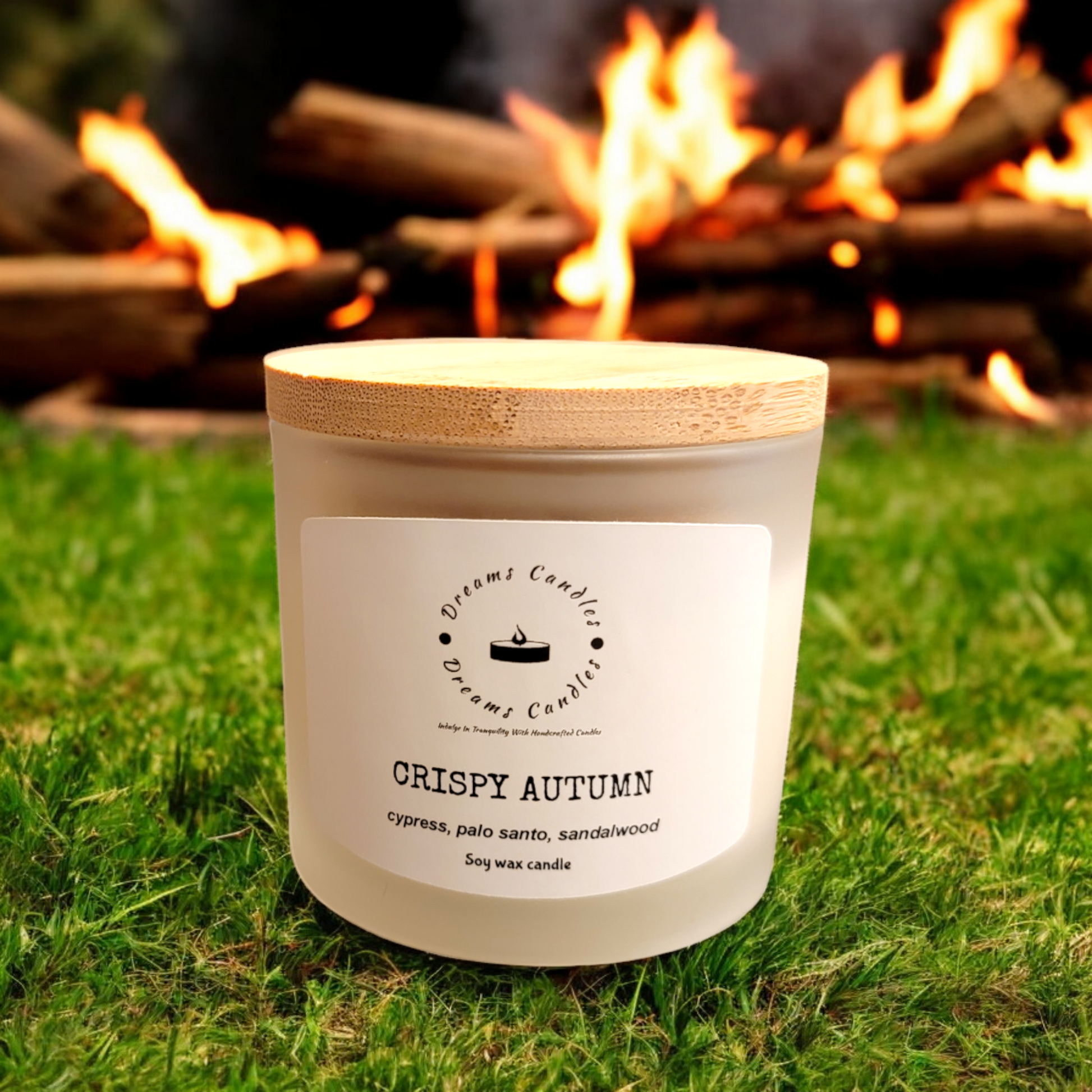 Crispy Autumn candle with earthy, woodsy fragrance for a cozy, seasonal holiday ambiance